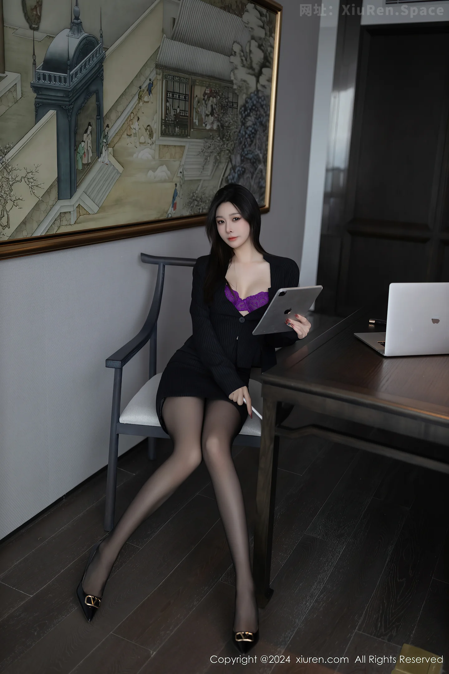 图片[5]-[XiuRen秀人网]VOL.8626 模特小逗逗黑色秘书OL服饰露紫色内衣配超薄黑丝极致魅惑写真81P-秀人网官方网站